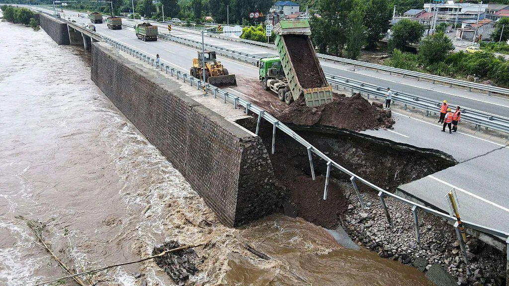 Лето великой воды: как разрушительные наводнения накрыли Пекин и напомнили о климатической реальности